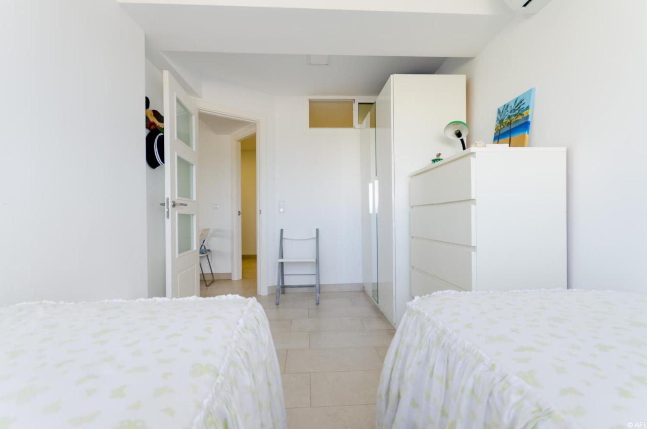 Apartment With Direct Sea Promenade Access