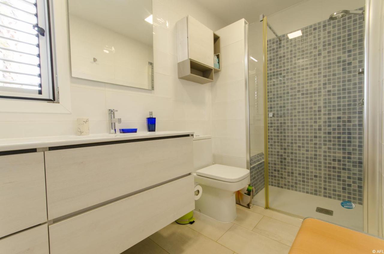 Apartment With Direct Sea Promenade Access