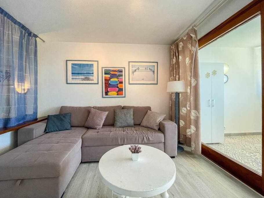 Appartement Ocean Front Apartment! Free Wifi! *