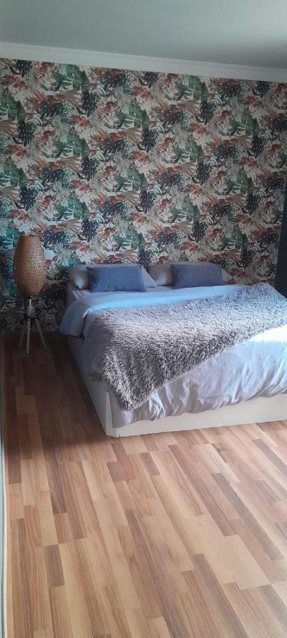 Apartment California Only Men Bungalows