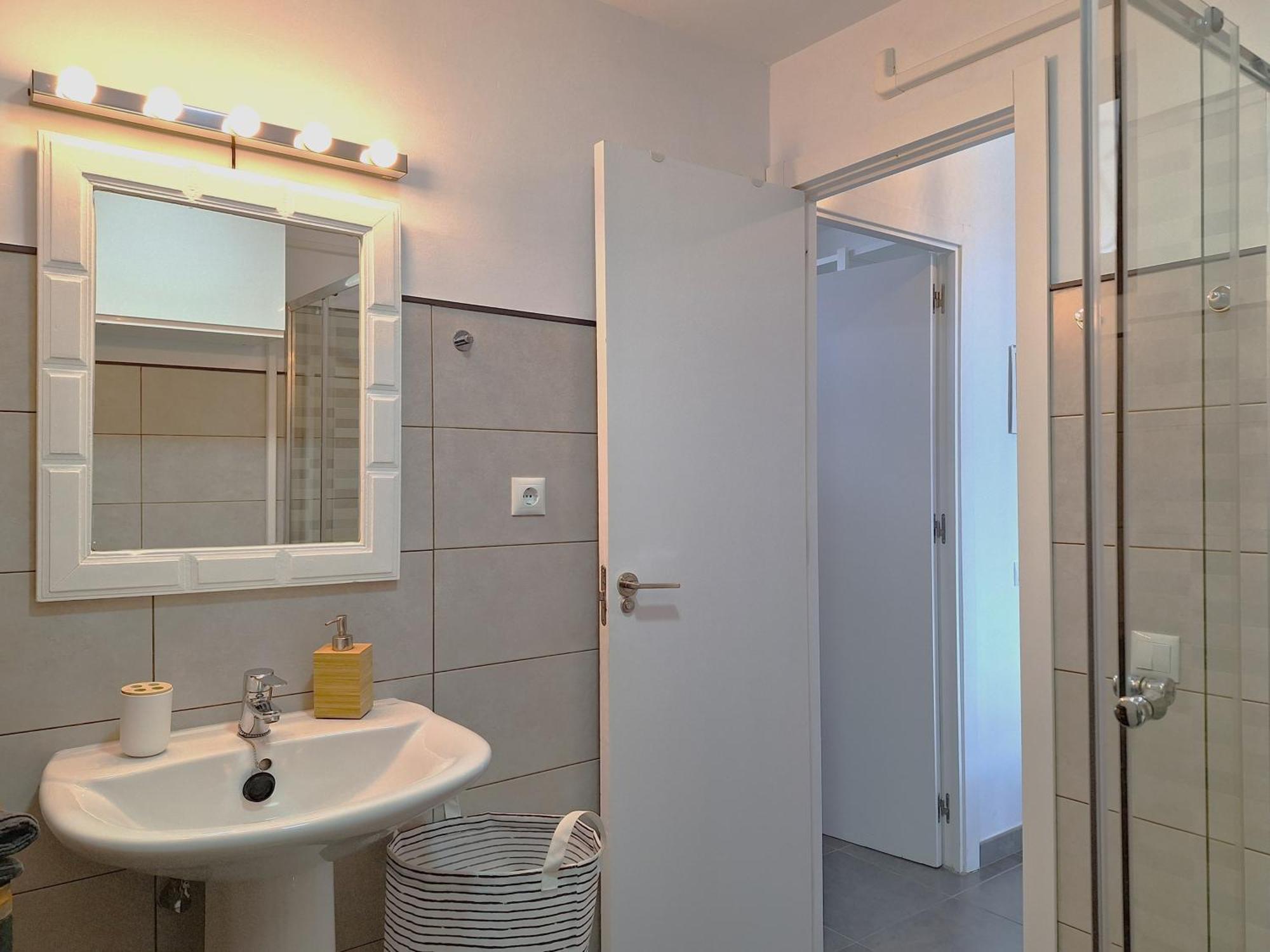 Stylish 2-bedroom Yumbo Holiday home *