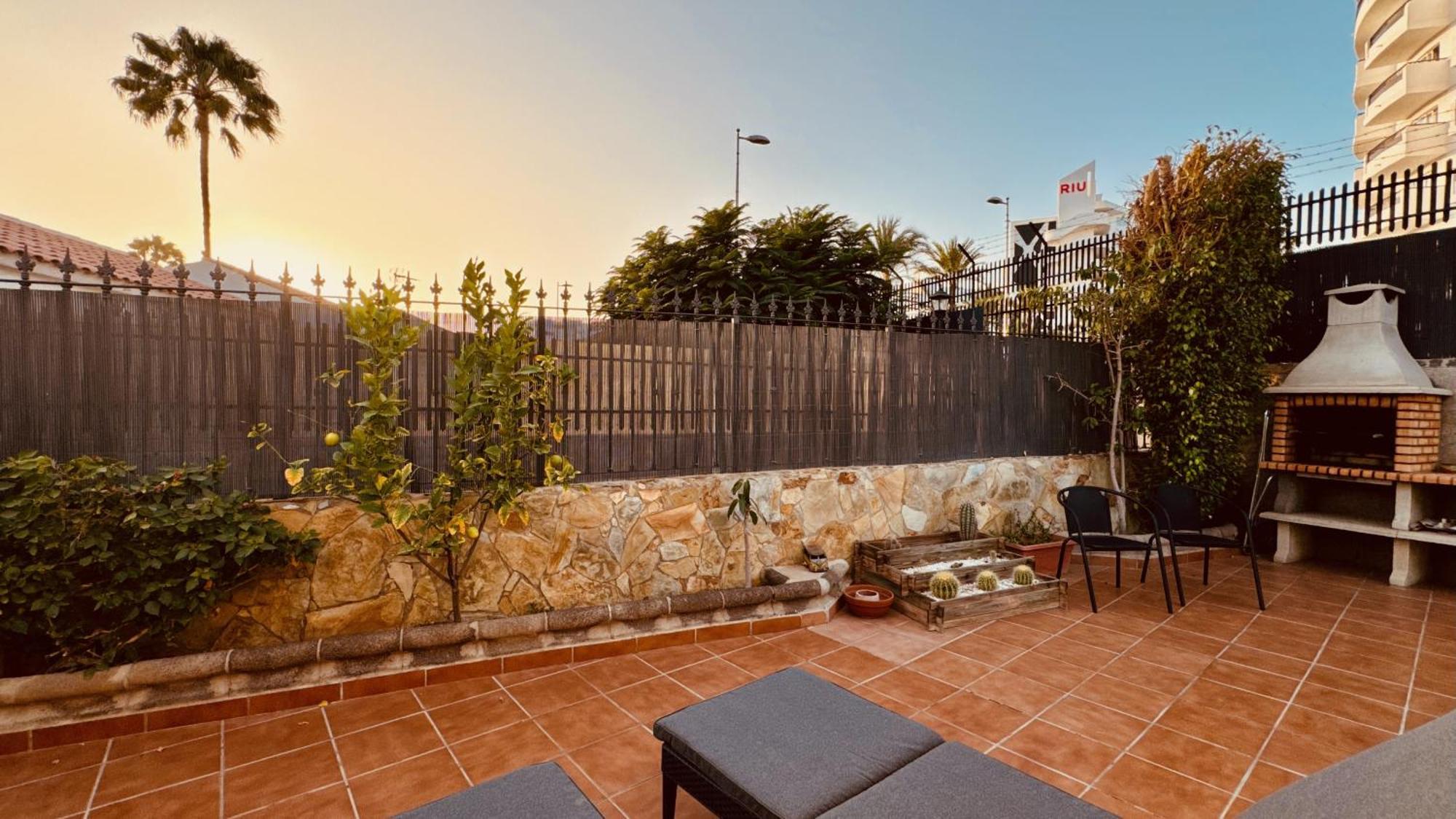 Click&guest - Bright Sun On Holidays