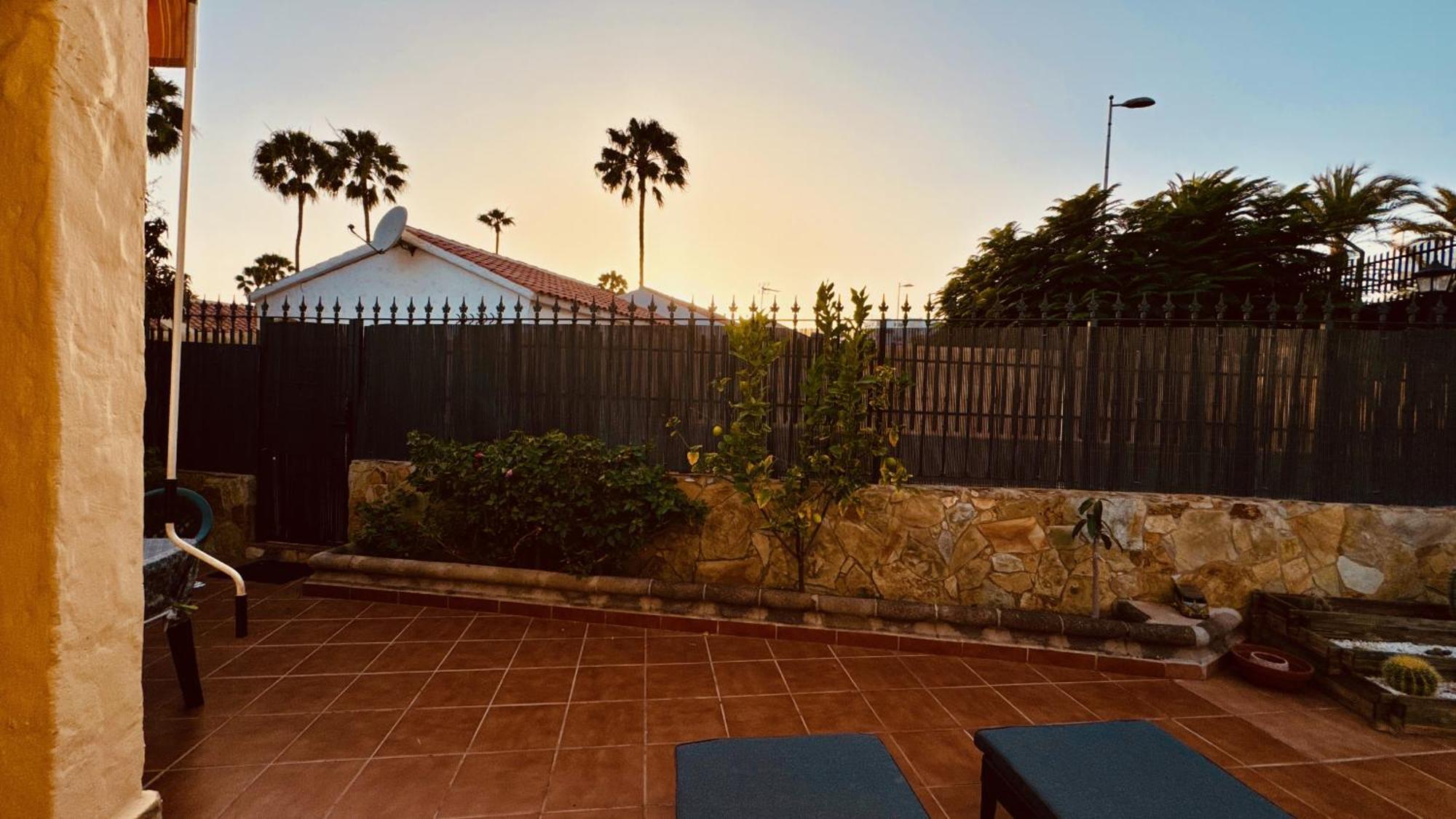 Click&guest - Bright Sun On Holidays