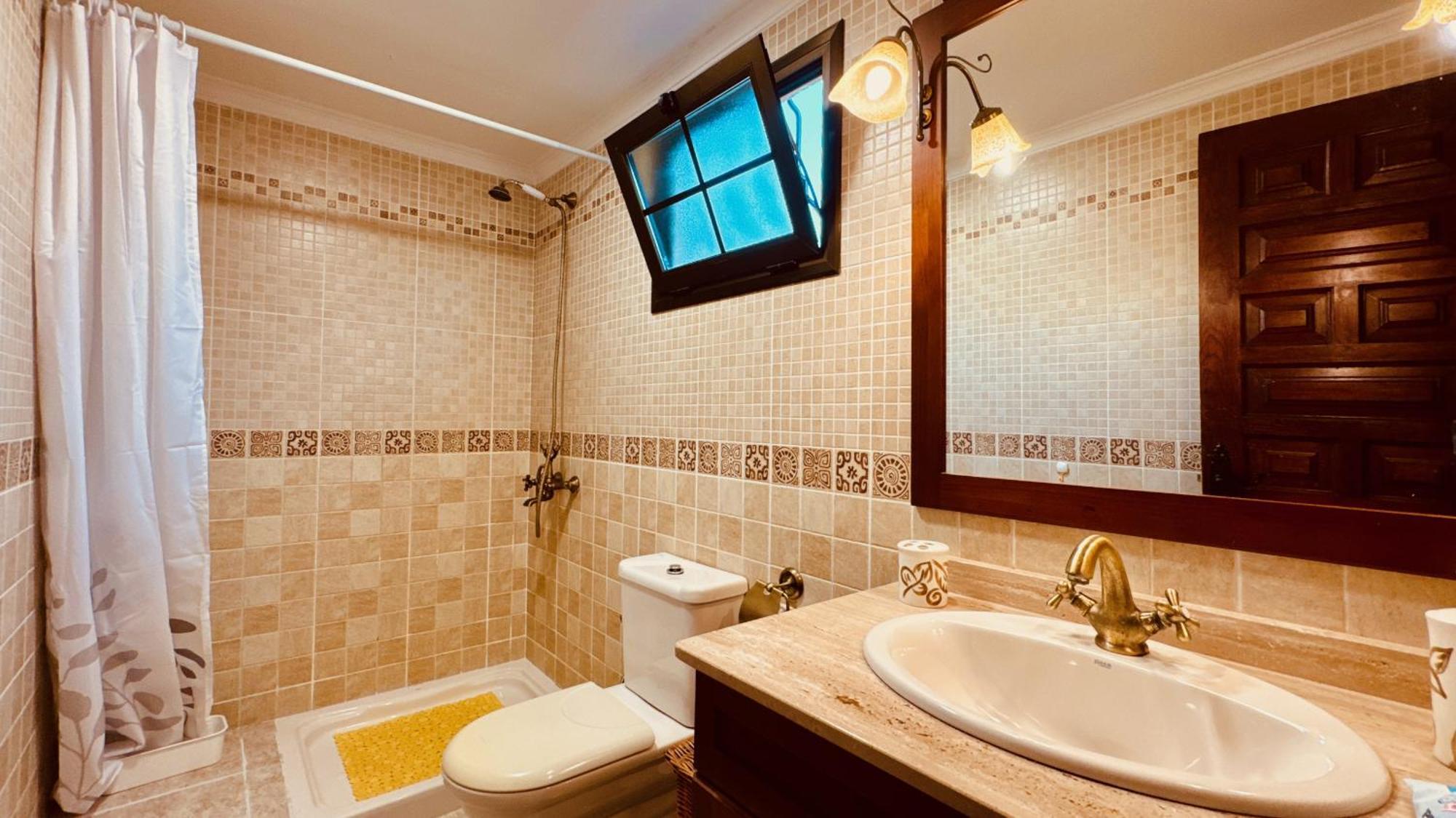 Click&guest - Bright Sun On Holidays Apartment *