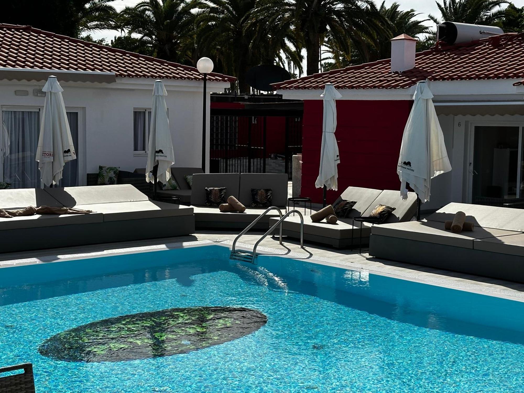Paradise - Fkk Swinger & Nudist Couples Only 4*