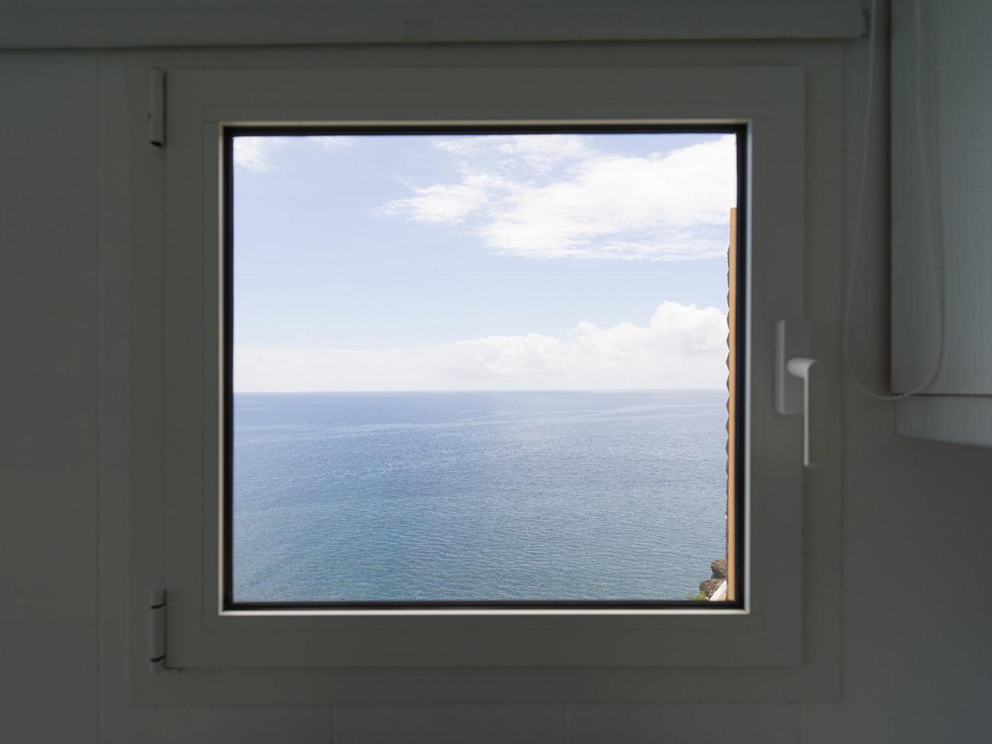 Viewpoint Over The Cliff By Canariasgetaway *