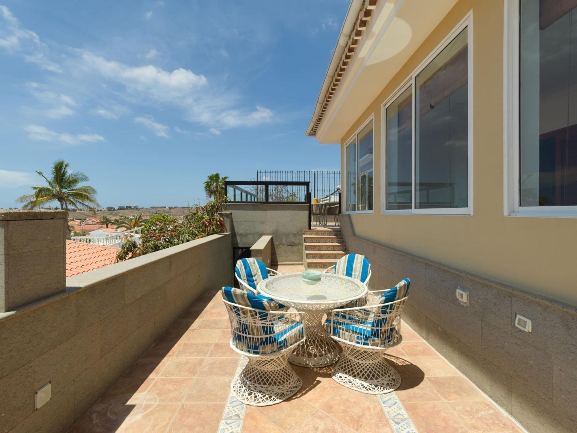 Sonnenland Hill Villa *
