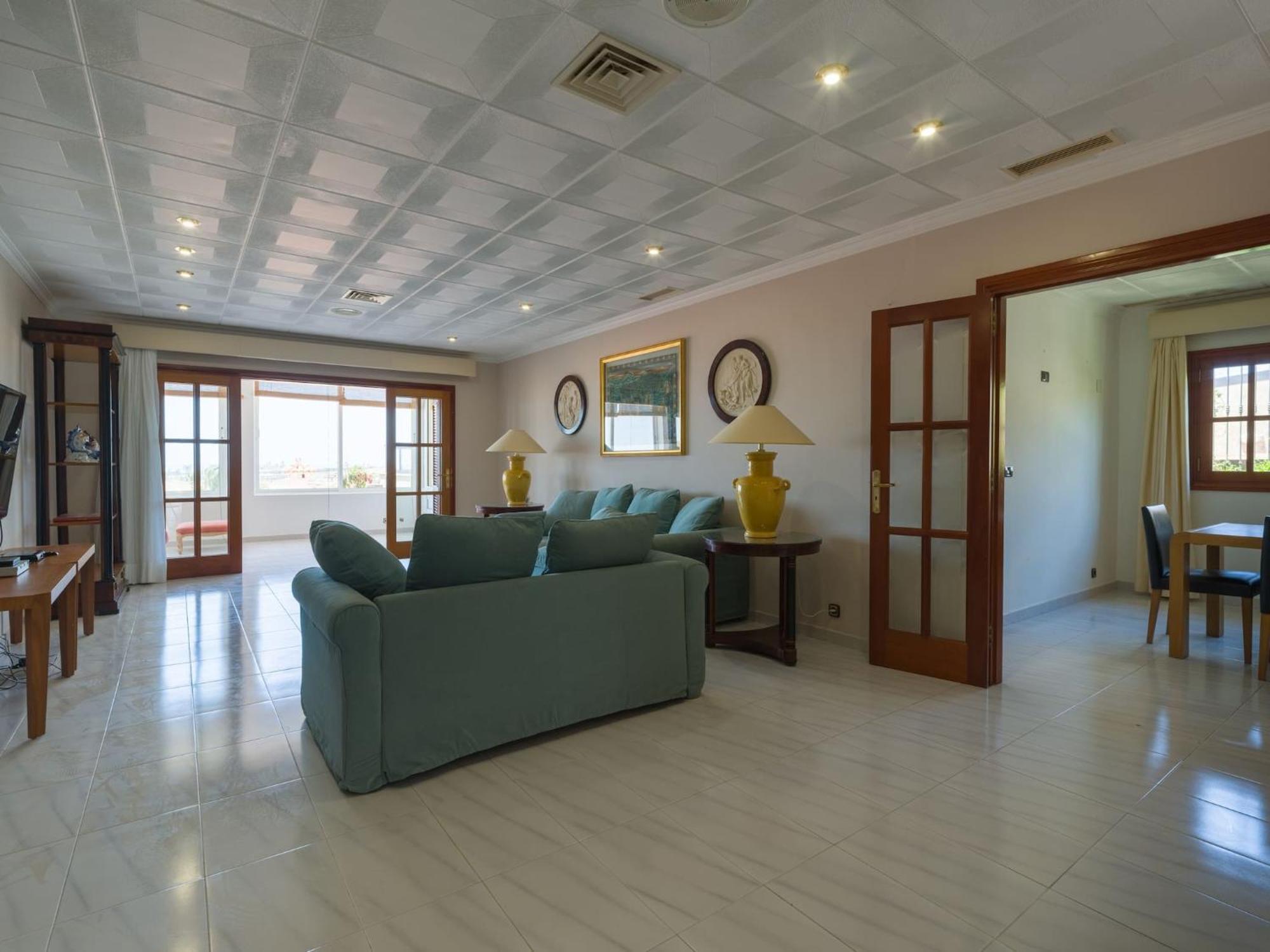 Sonnenland Hill Villa
