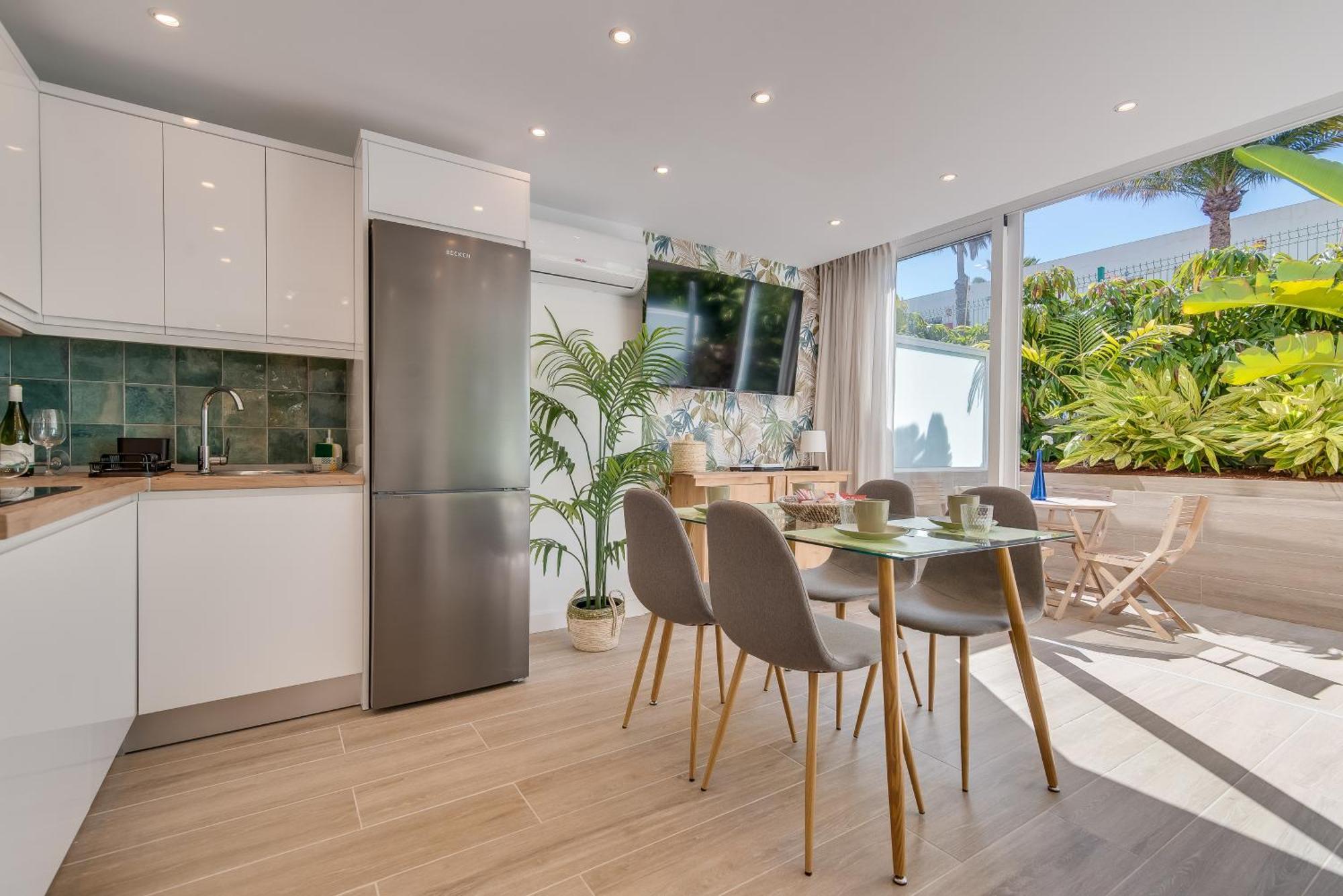 Home2book Stylish Tropical Terrace & Pool Apartment