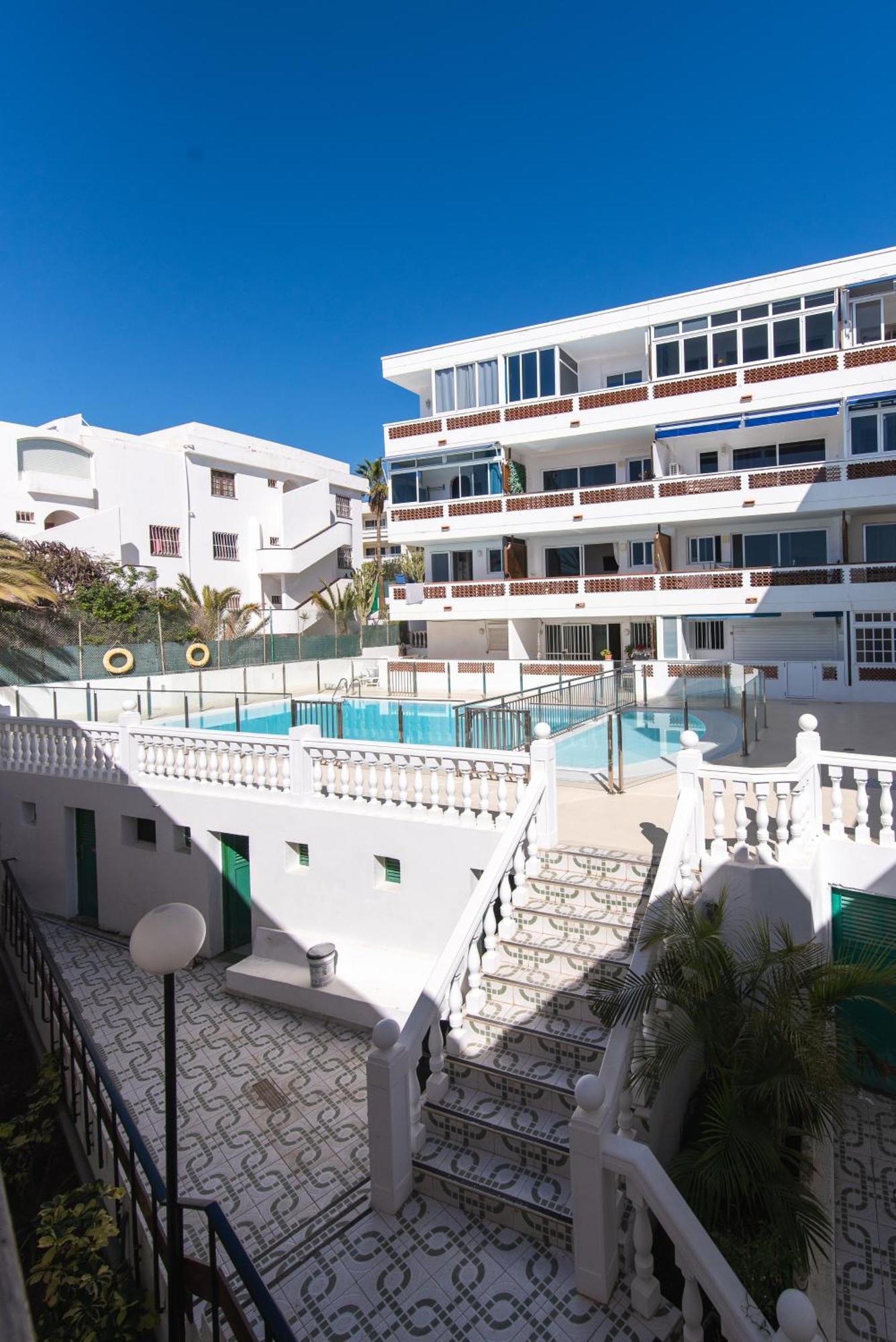 Home2book Stylish Tropical Terrace & Pool Apartment