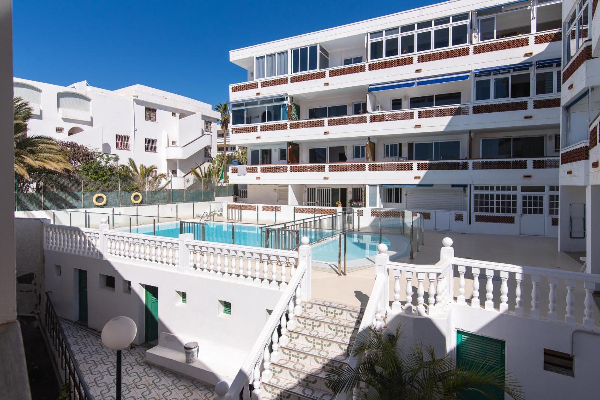Home2book Stylish Tropical Terrace & Pool Apartment