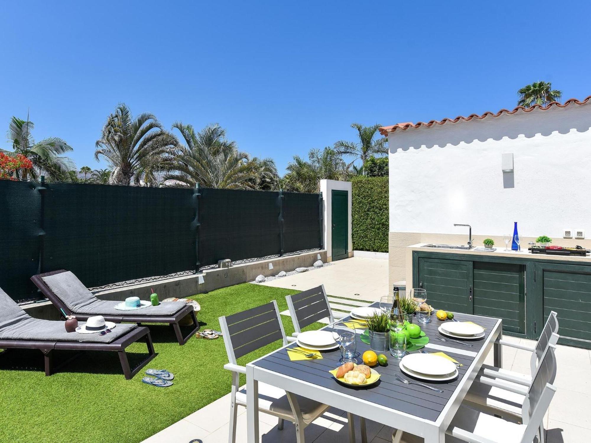 Holiday home Central Bungalow With Communal Pool In Maspalomas