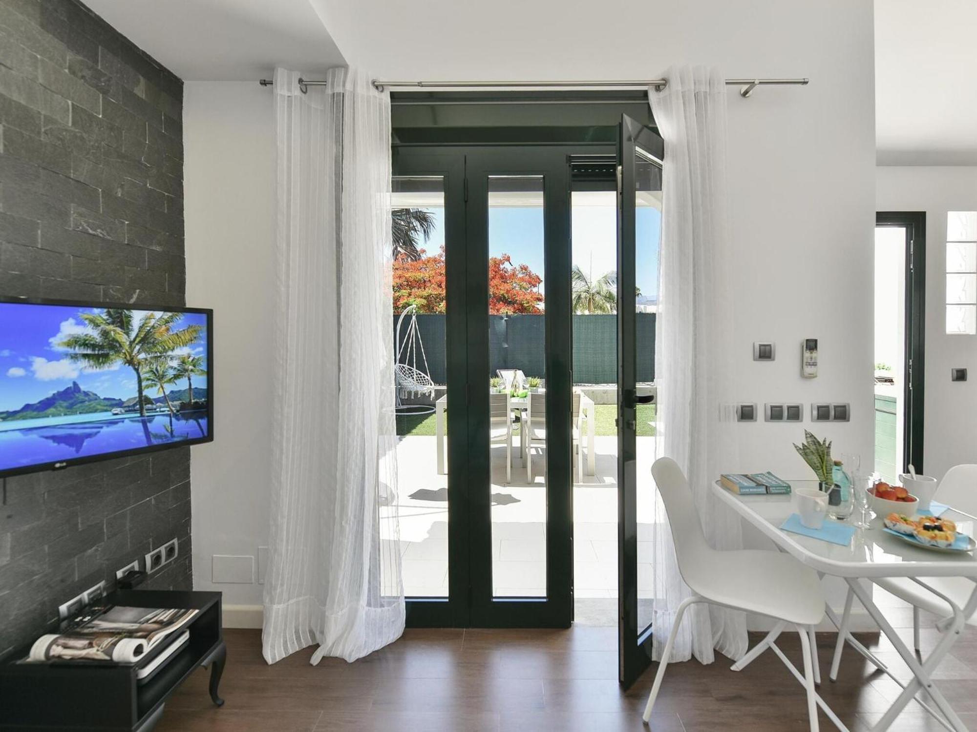 Central Bungalow With Communal Pool In Maspalomas