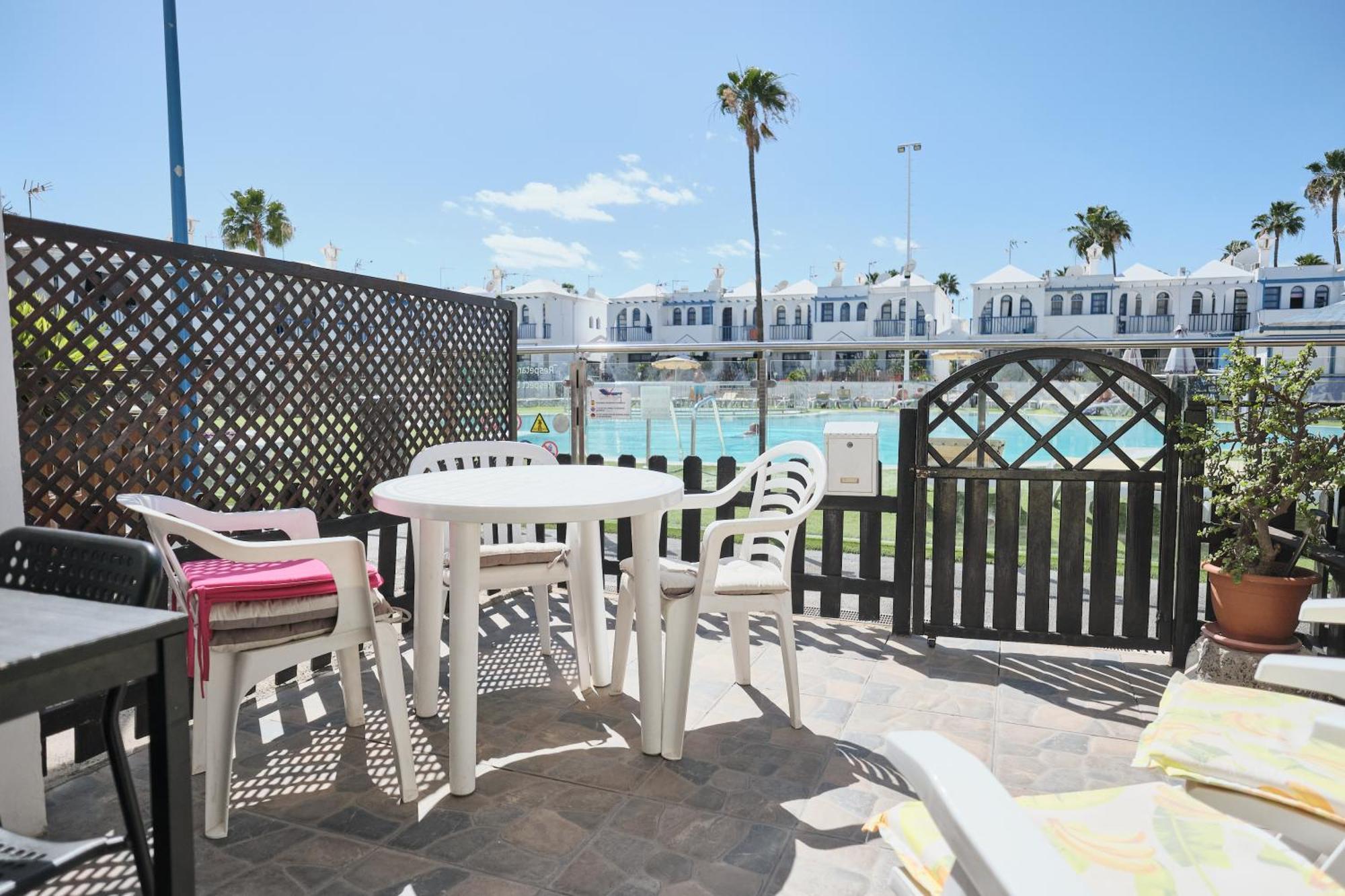 Delightful Playmar: Comfort And Convenience In Maspalomas, Steps Away From Shopping Centers And Beaches *