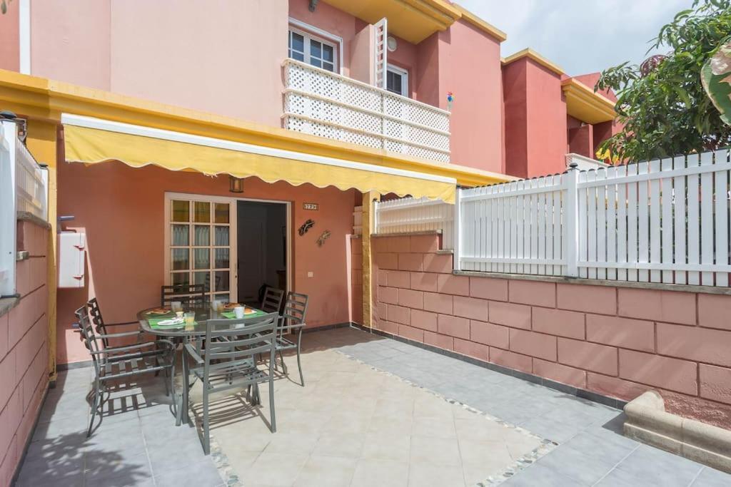 Con Terraza Y Piscina