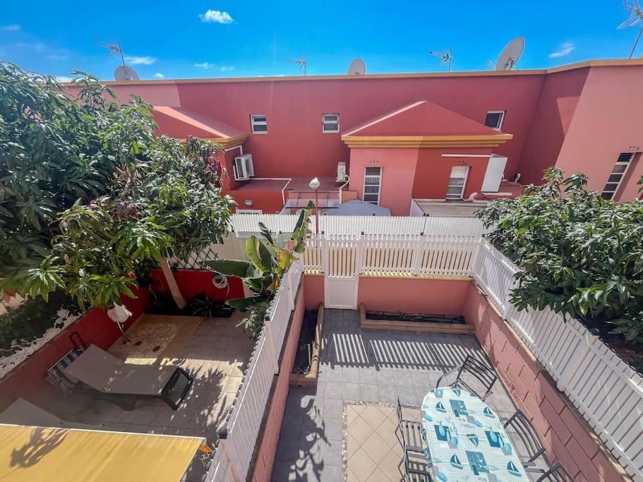 Con Terraza Y Piscina