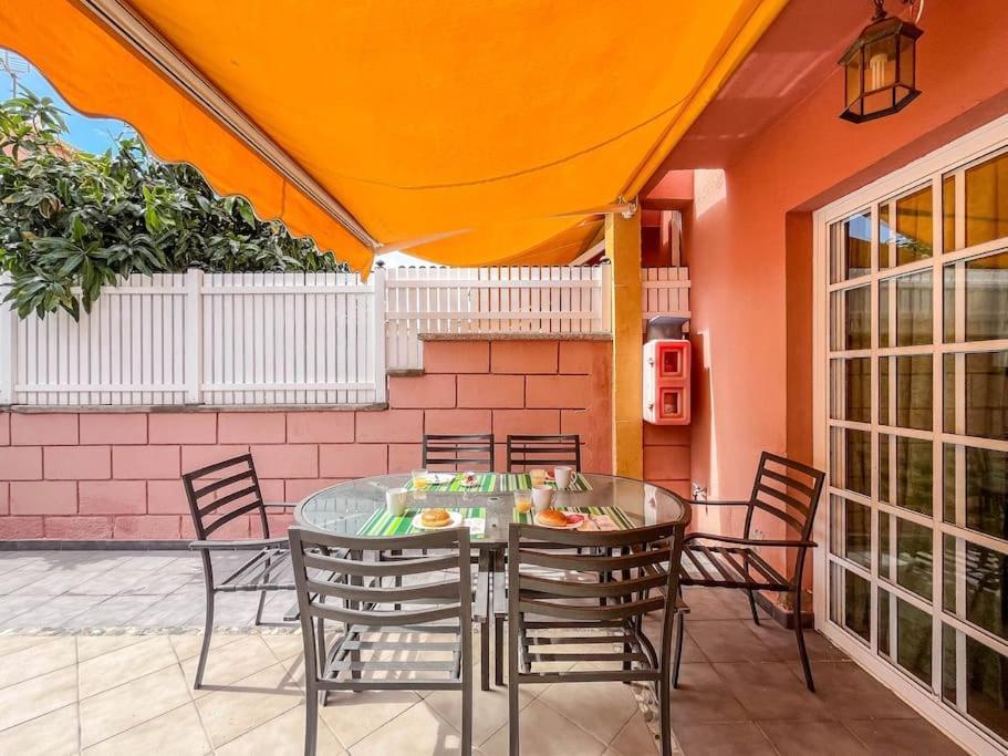 Con Terraza Y Piscina Apartment *