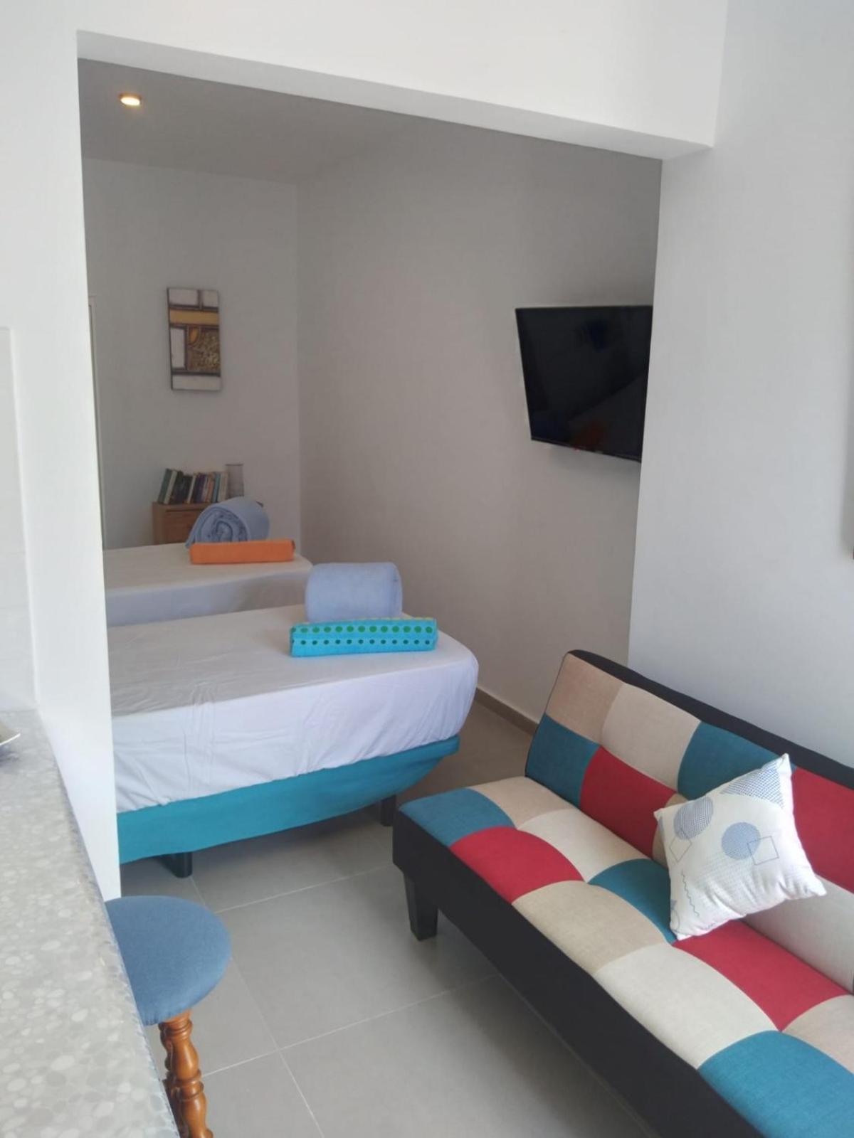 Yumbo Rainbow Homes C *