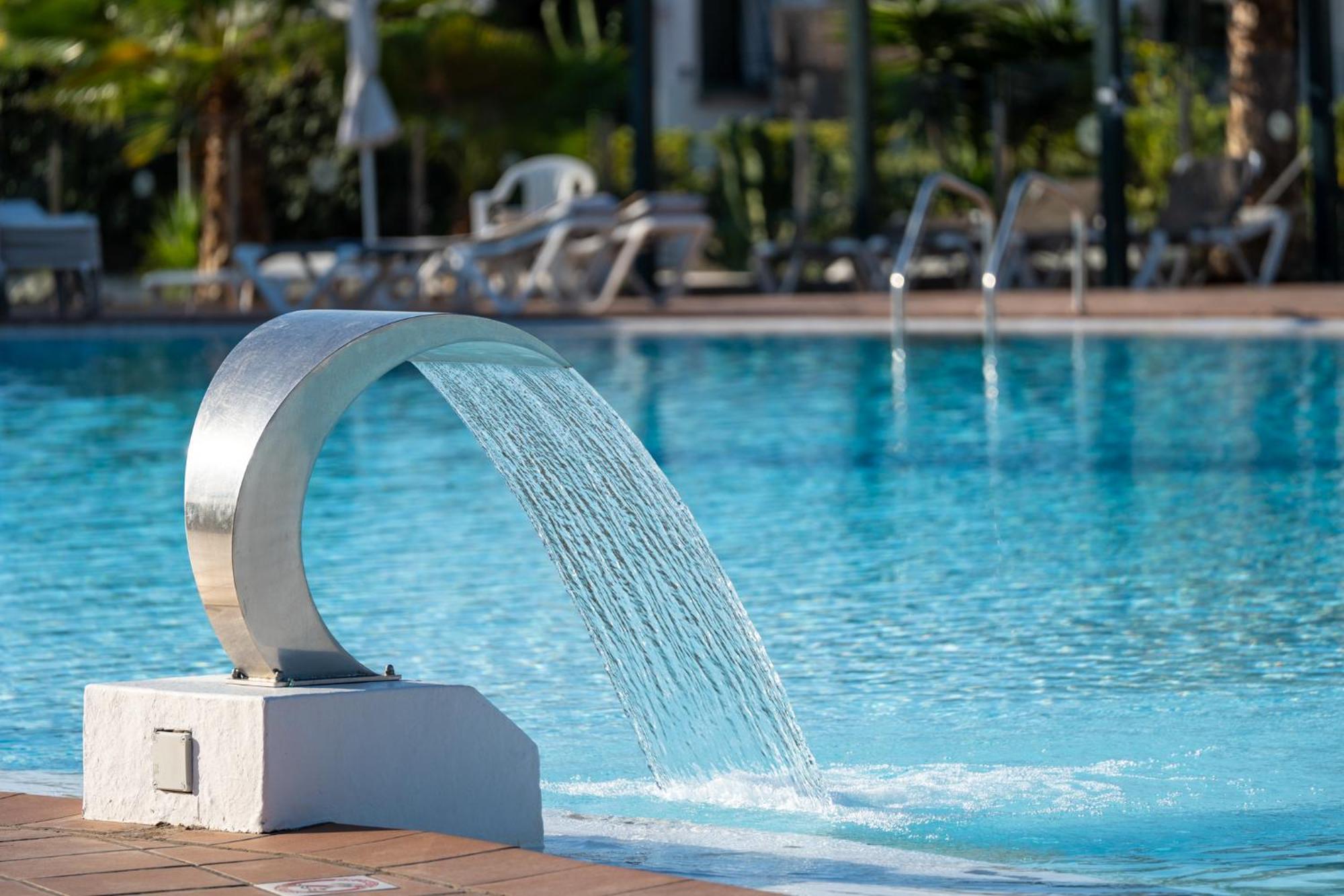 Luxury Poolside Holiday home *