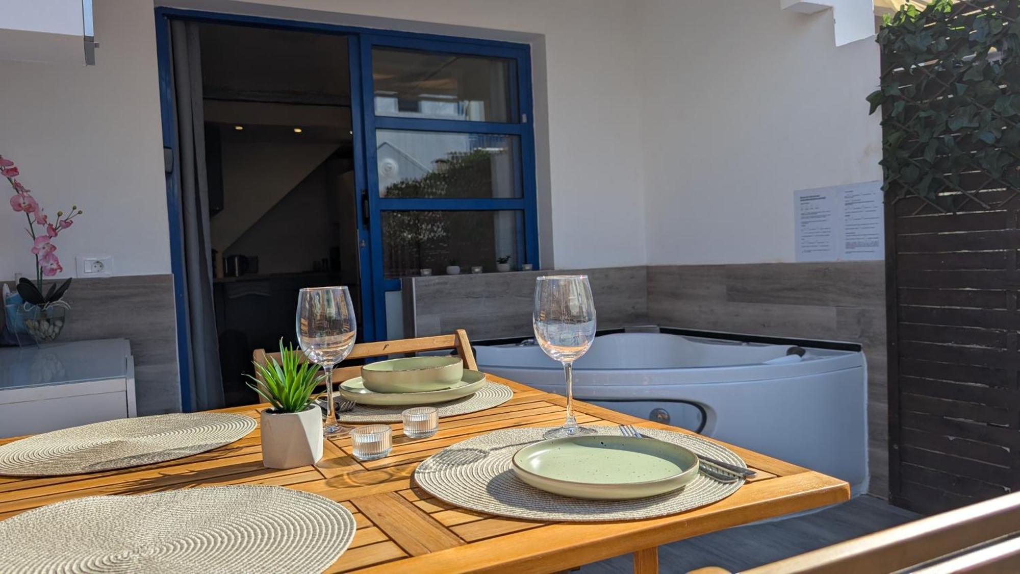 Ferienhaus Cosy With Terrace & Jacuzzi *