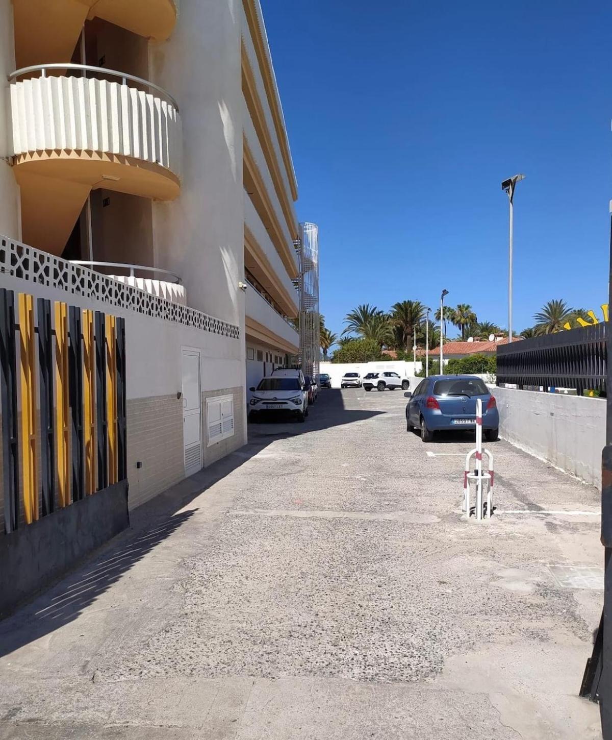 Lapo Near Yumbo * Maspalomas (Gran Canaria)