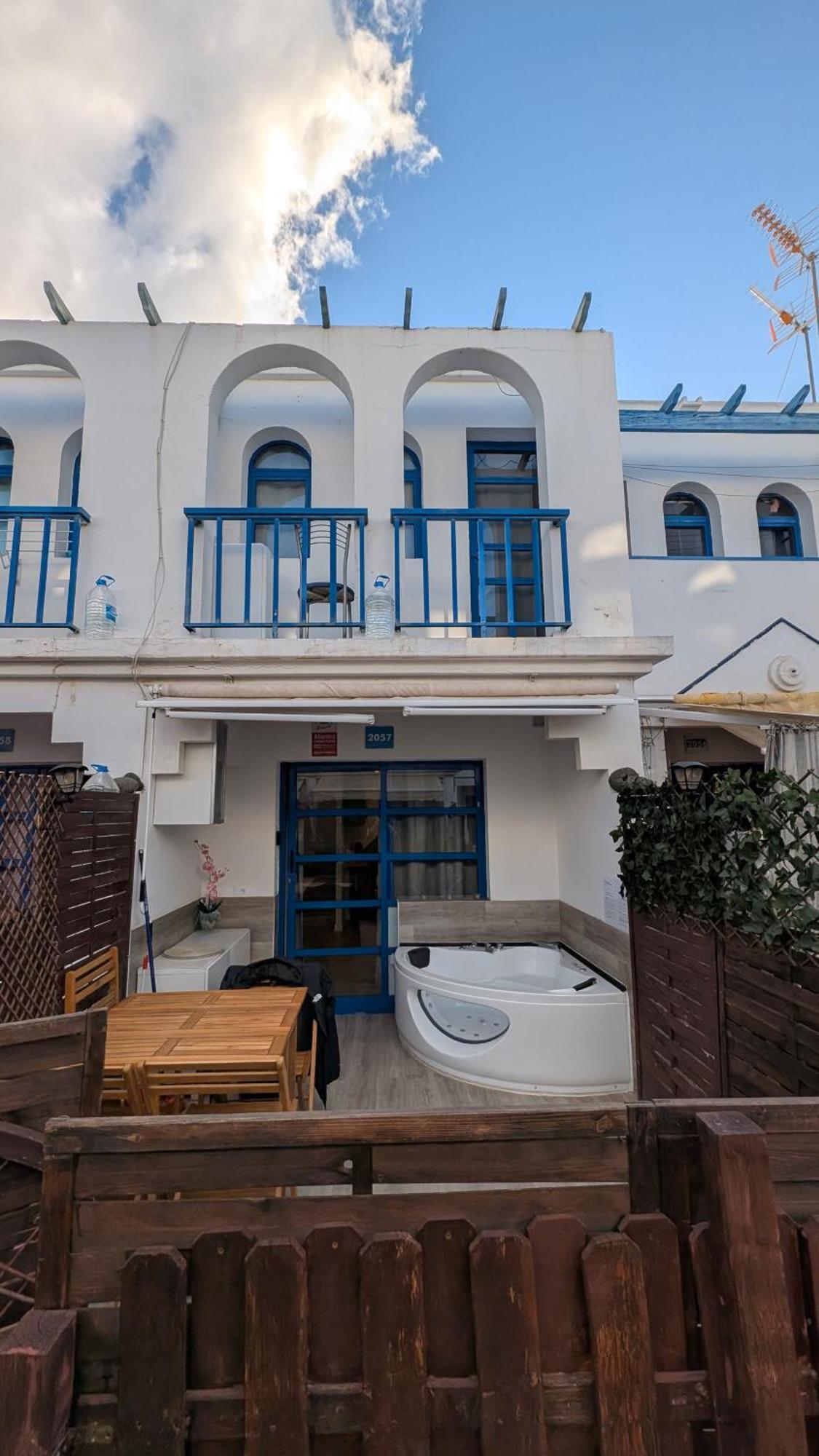 Cosy With Terrace & Jacuzzi Ferienhaus *