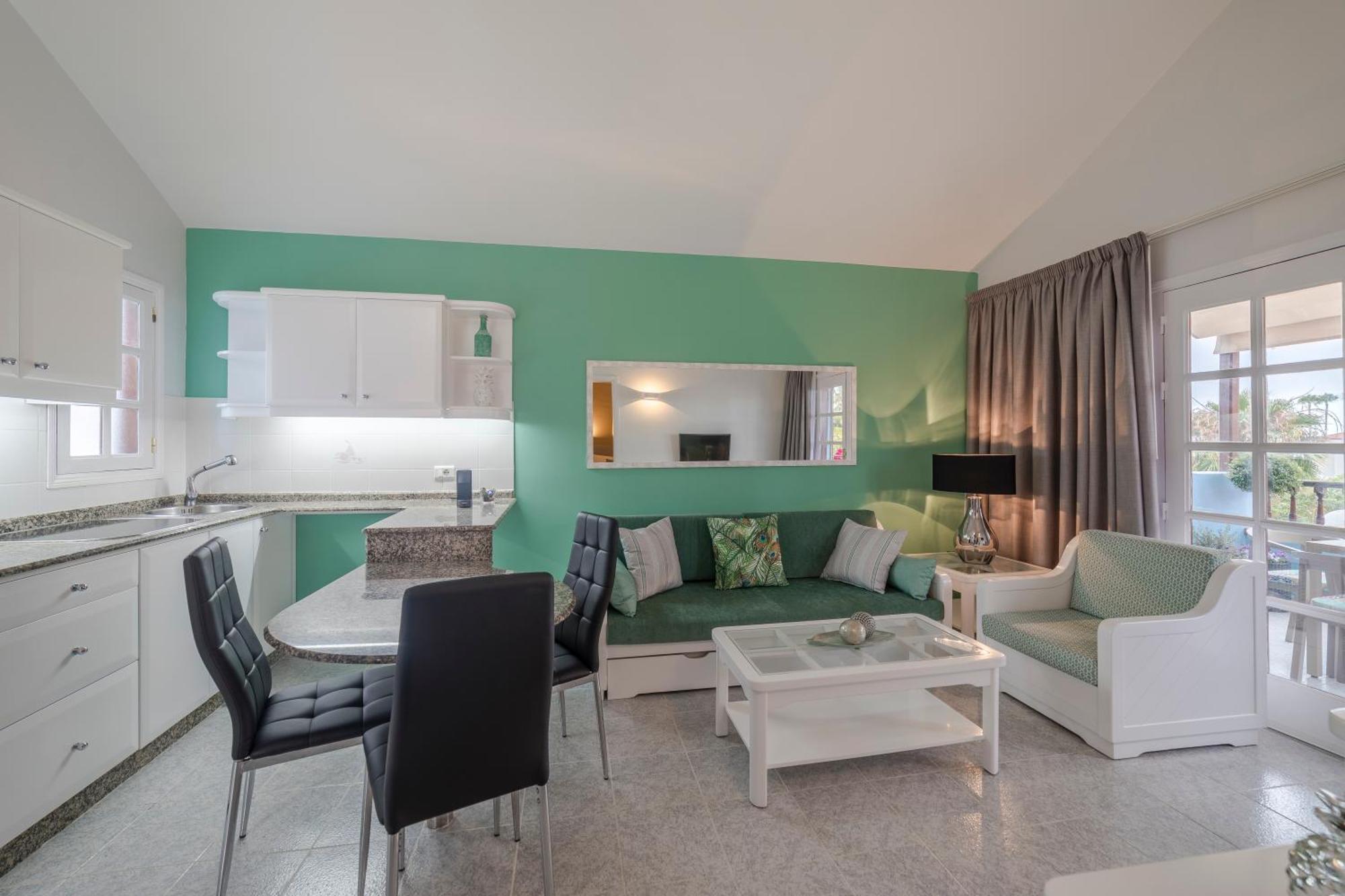 Aparthotel Club Vista Serena 3*