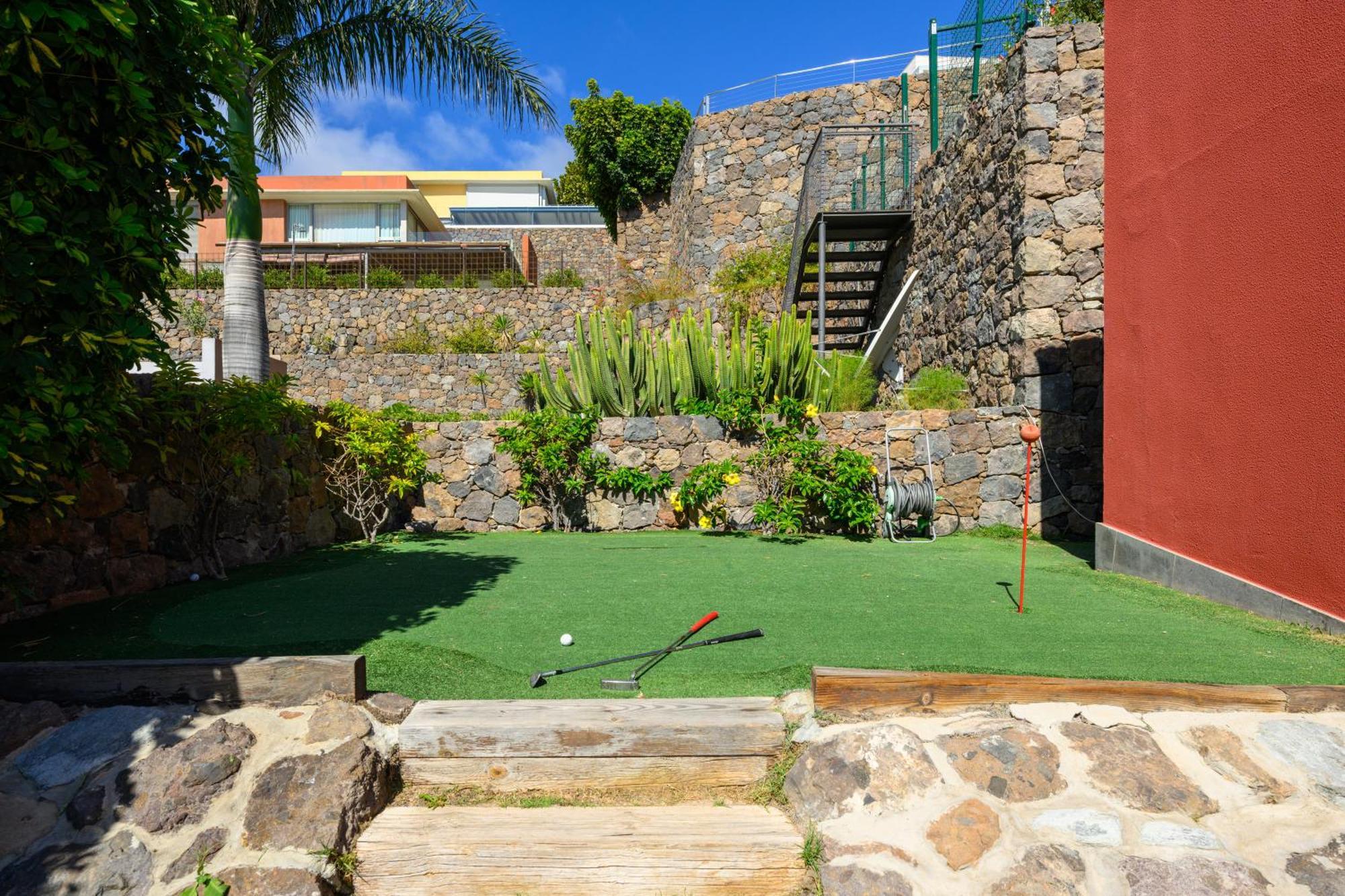 Villa In Salobre With Private Pool & Stunning View *