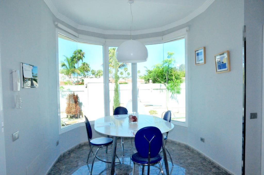 Villa World