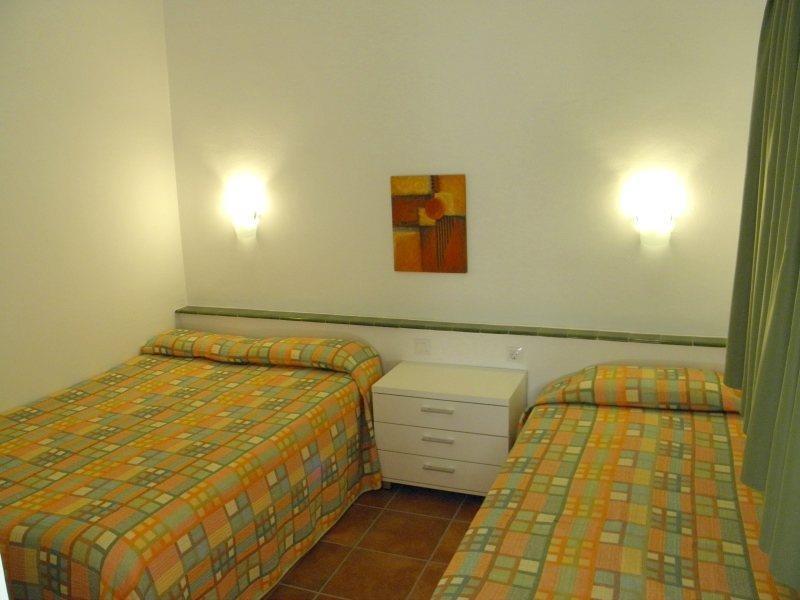 Canary Garden Club 3*