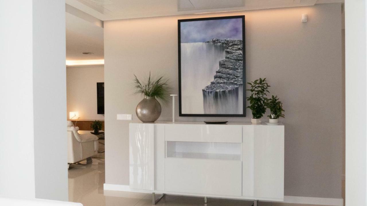 Calma Luxury Villa *