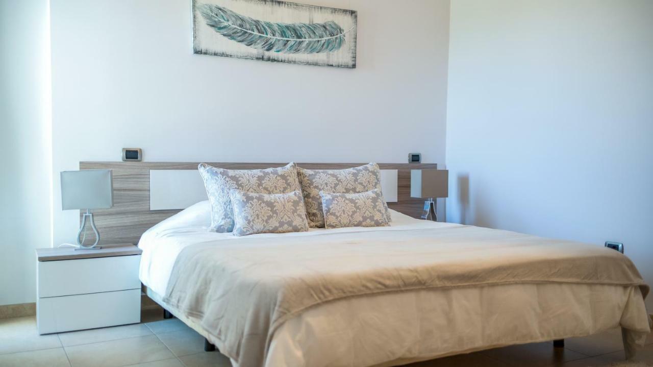Villa, Private Heated Pool And Jacuzzi . Villa