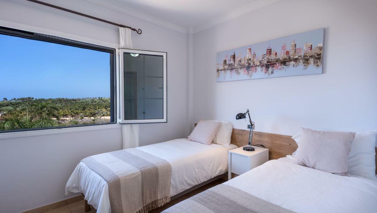 Villa Villa, Private Heated Pool And Jacuzzi .