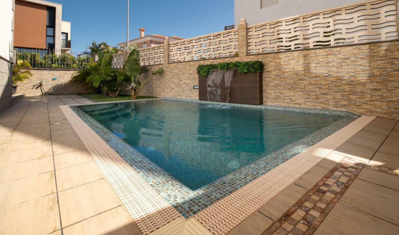 Villa, Private Heated Pool And Jacuzzi . *