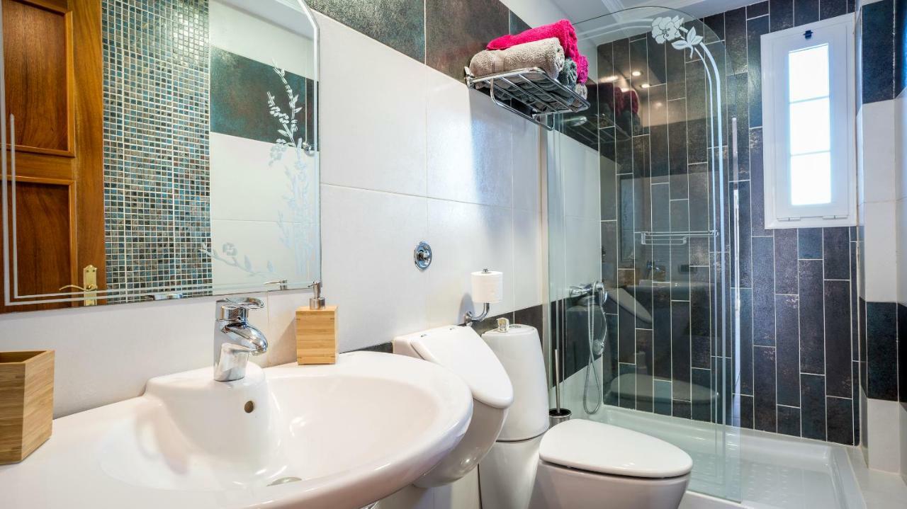 Villa Villa, Private Heated Pool And Jacuzzi . *