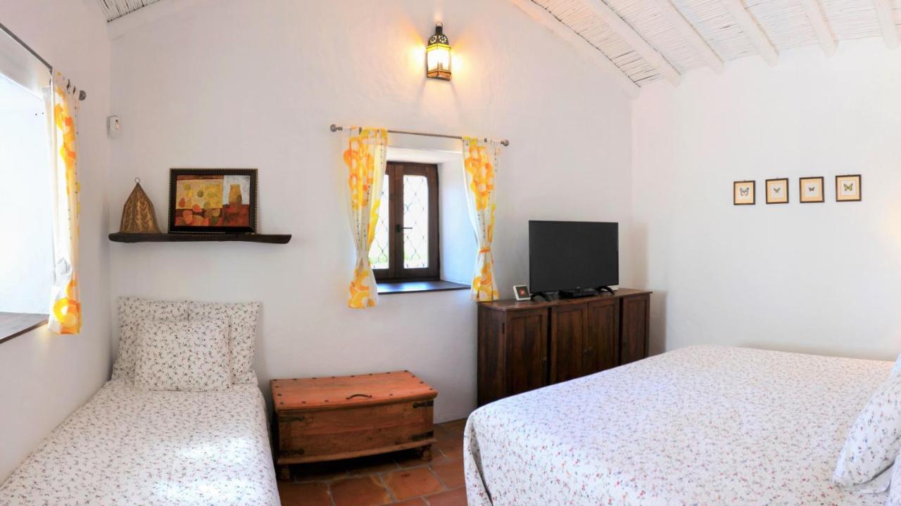 Olivas - Unique With Heated Pool Holiday home