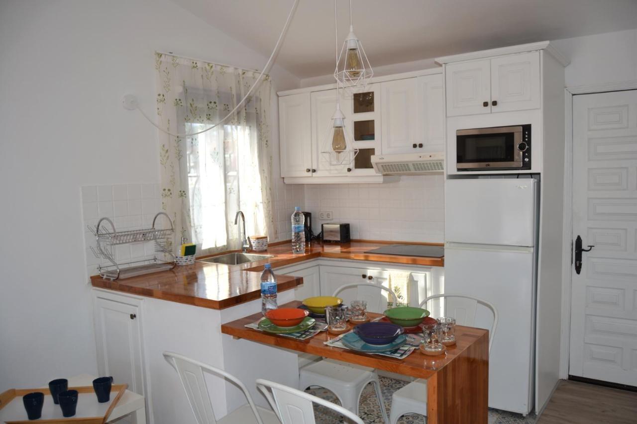 Holiday home White Exclusive Bungalow. 2 Rooms, Garden & Pool. *