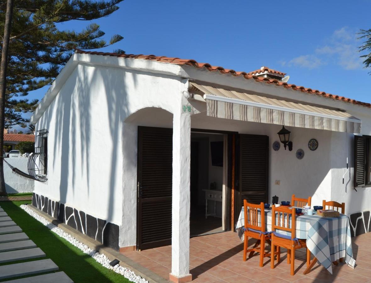 White Exclusive Bungalow. 2 Rooms, Garden & Pool. Holiday home Maspalomas (Gran Canaria)