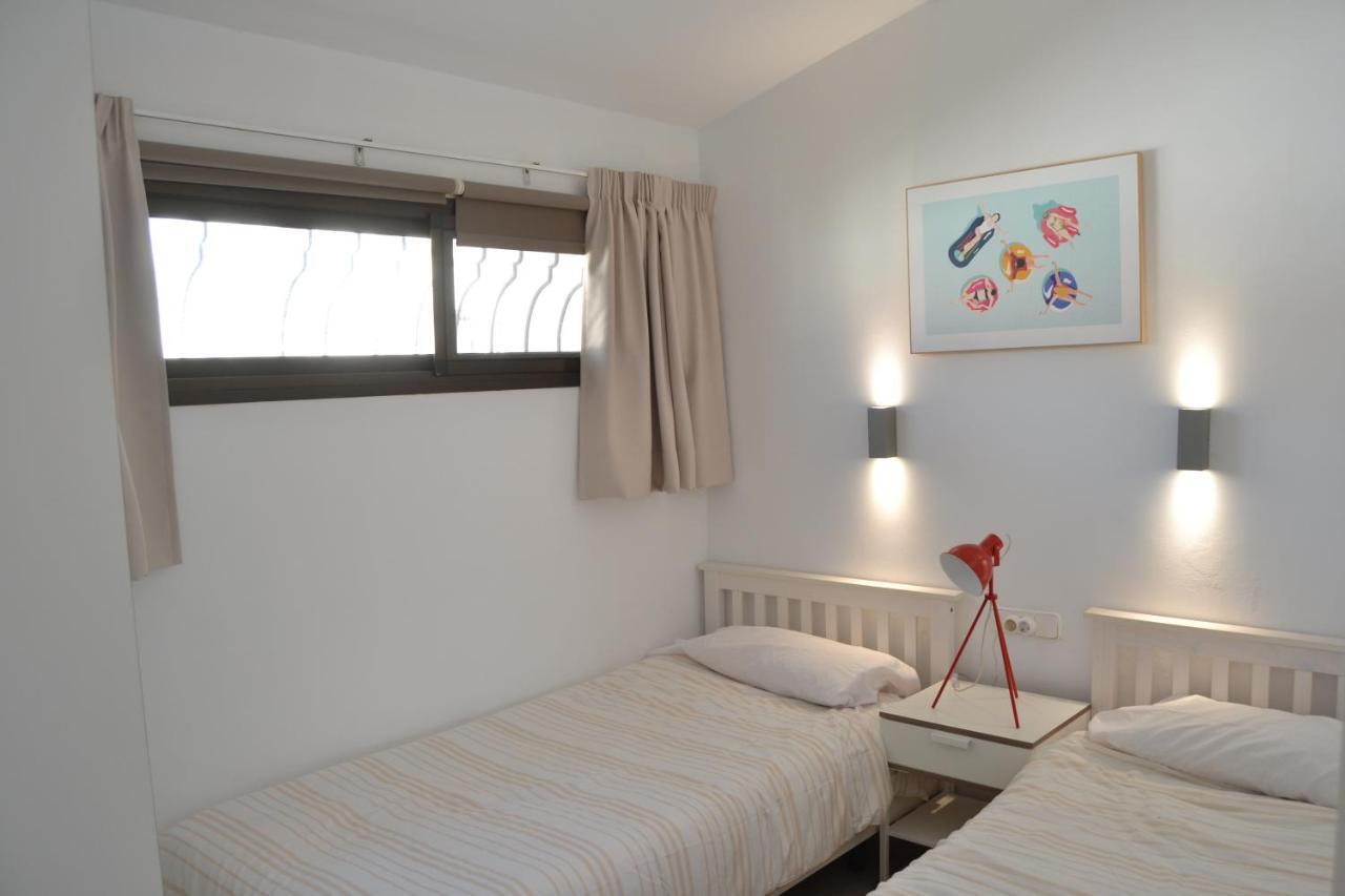 White Exclusive Bungalow. 2 Rooms, Garden & Pool. Holiday home
