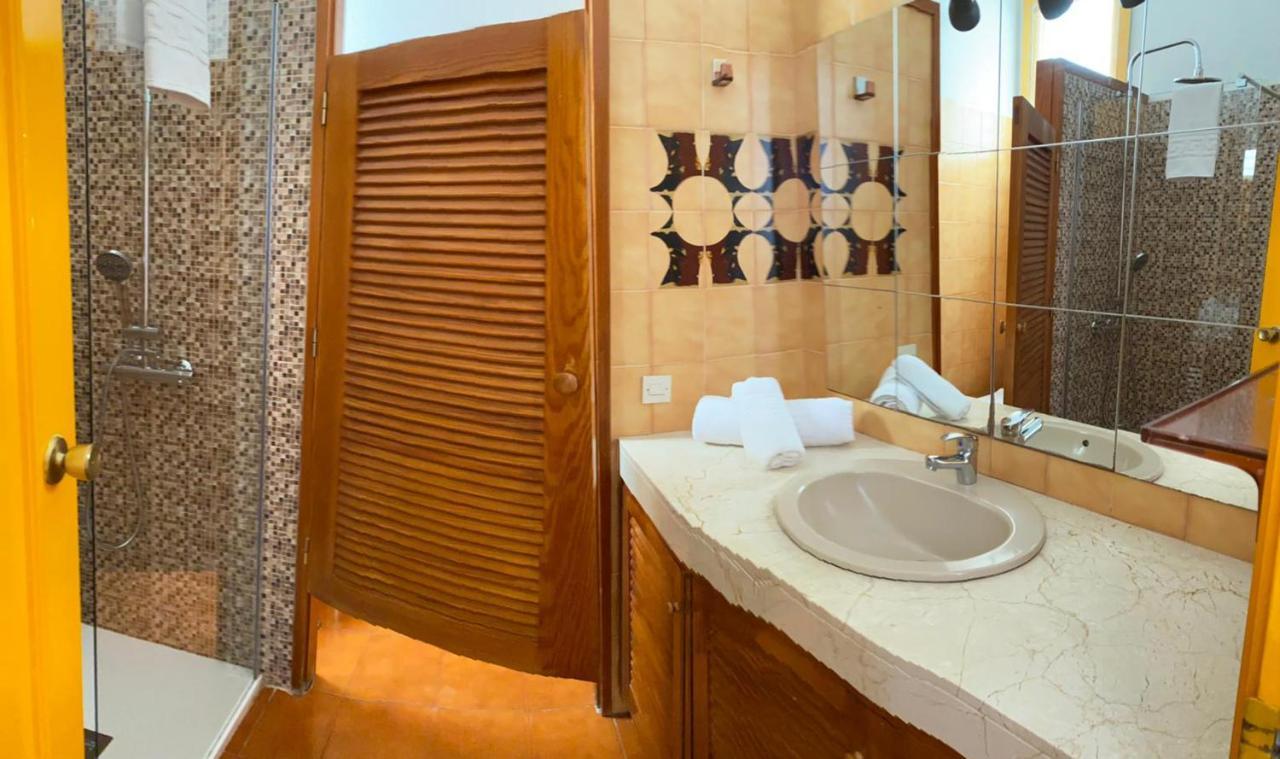 Casa De 5 Y 2 Terrazas