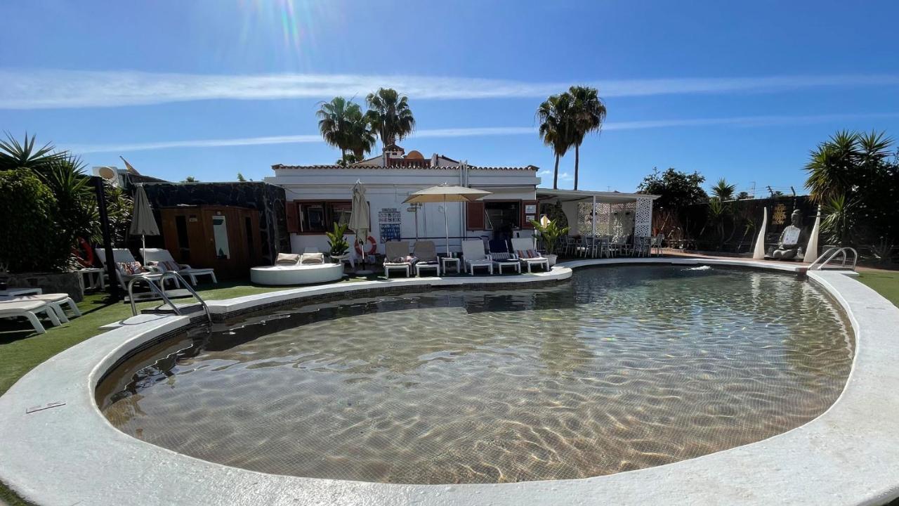 Rainbow Golf Bungalows, Gay Men-only Holiday park 3*
