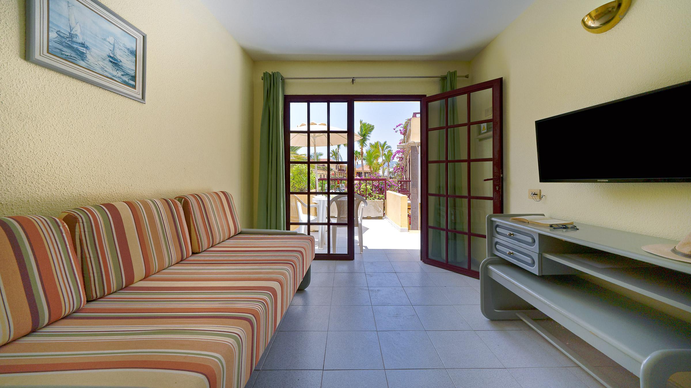 Oasis Club Aparthotel 2*