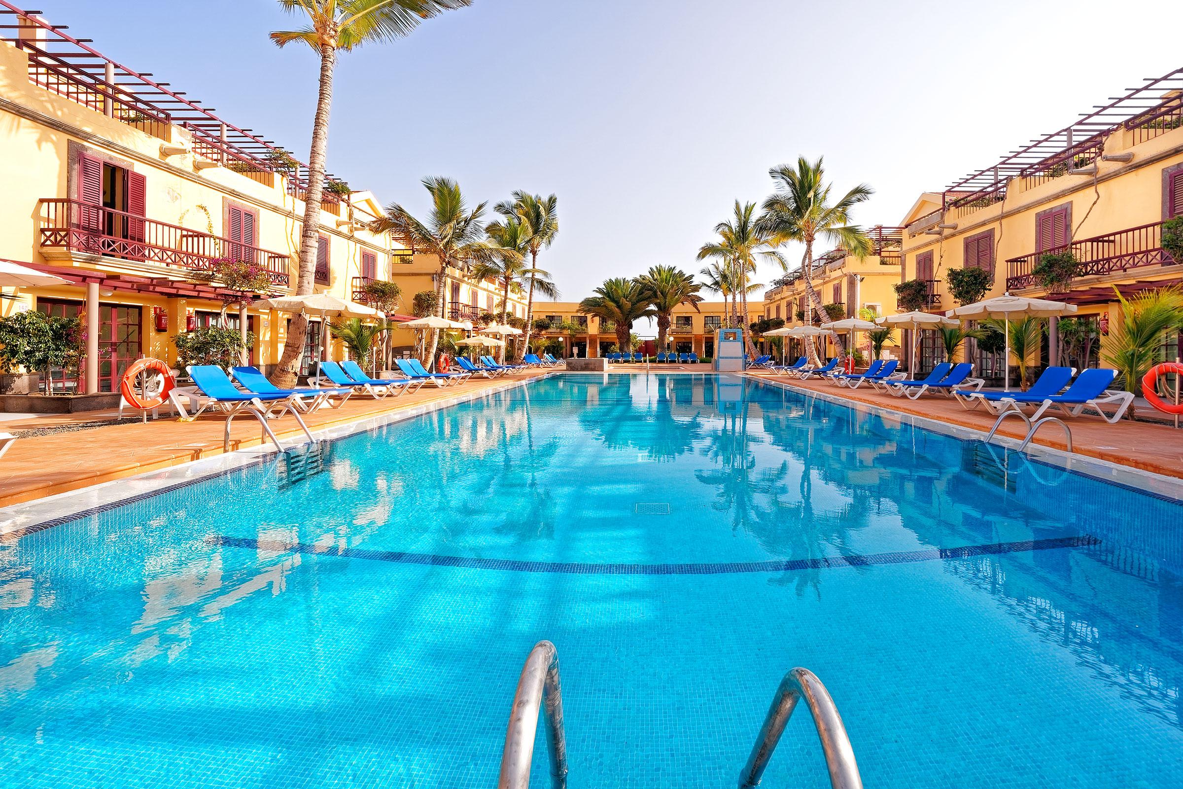 Oasis Club Aparthotel 2*