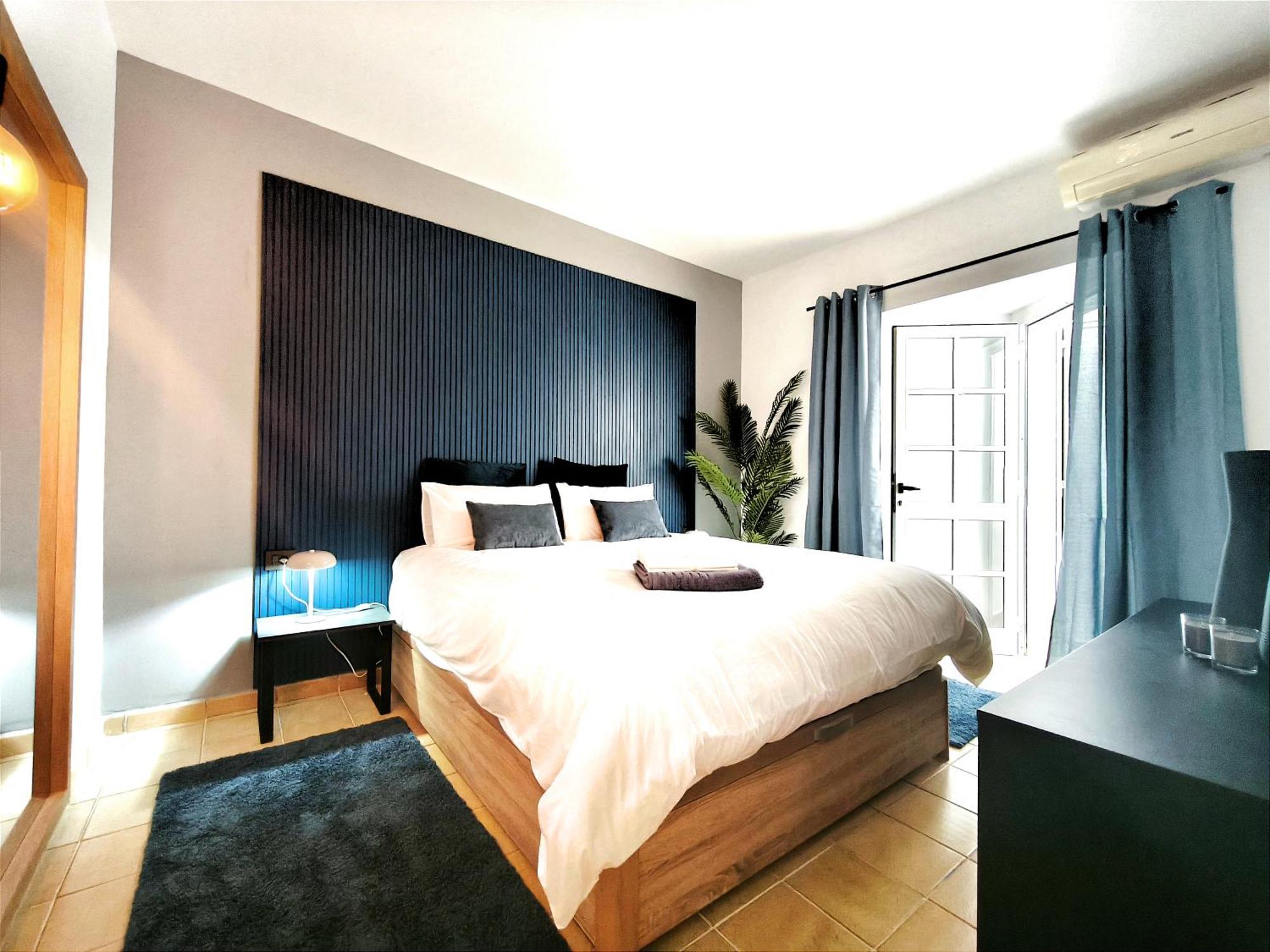Rooftop Pamro - Private Jacuzzi - Fitness Area - Free Wifi - Air Conditioner - Pool - Modern & Comfortable - Sunnygolf Holiday home