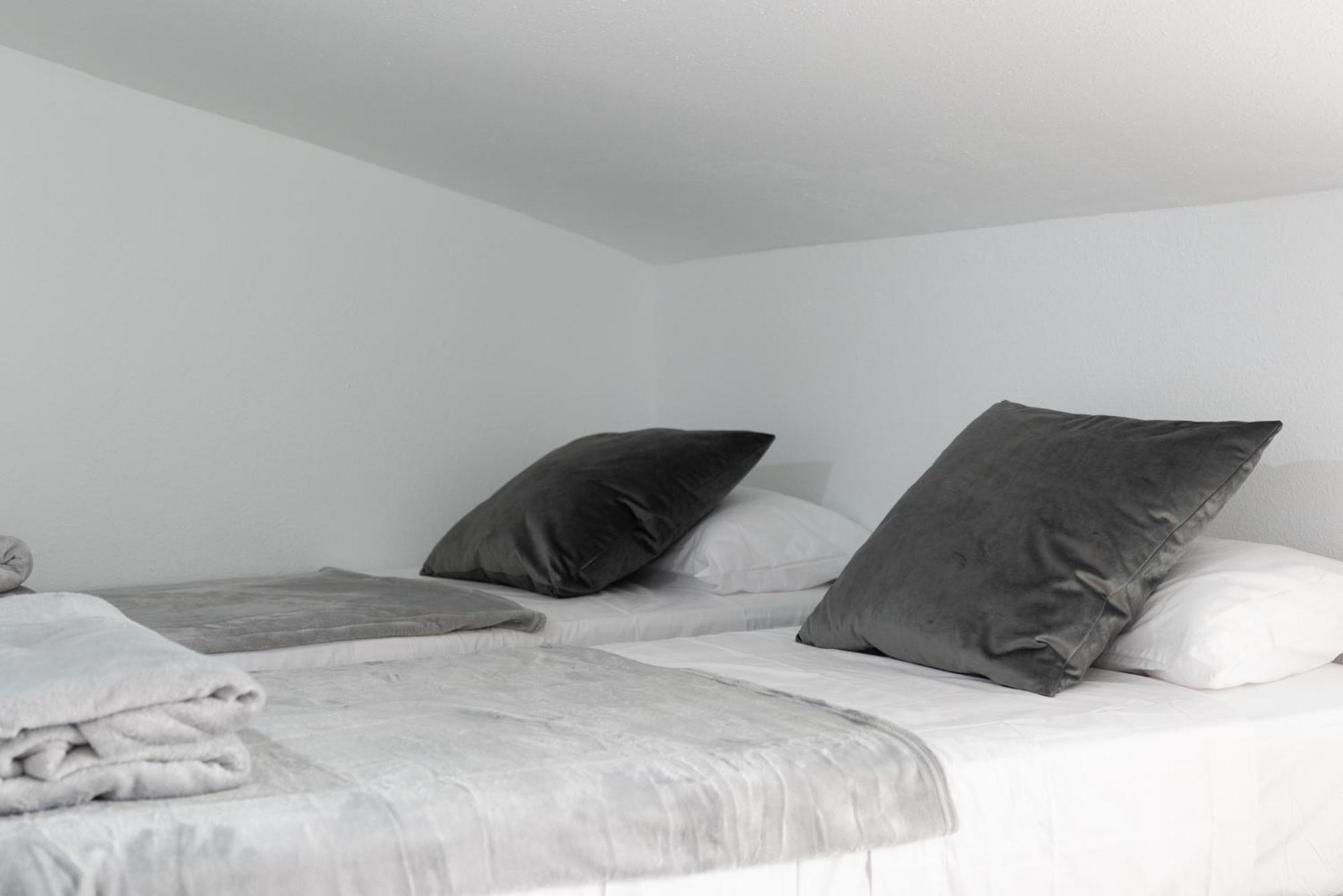 Rooftop Pamro - Private Jacuzzi - Fitness Area - Free Wifi - Air Conditioner - Pool - Modern & Comfortable - Sunnygolf Holiday home