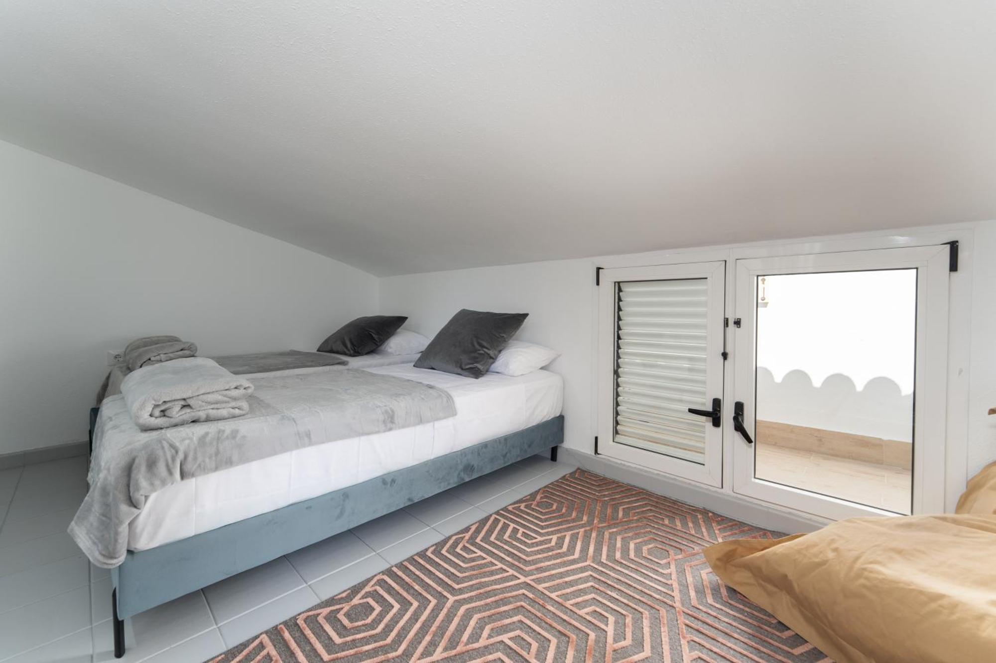 Holiday home Rooftop Pamro - Private Jacuzzi - Fitness Area - Free Wifi - Air Conditioner - Pool - Modern & Comfortable - Sunnygolf
