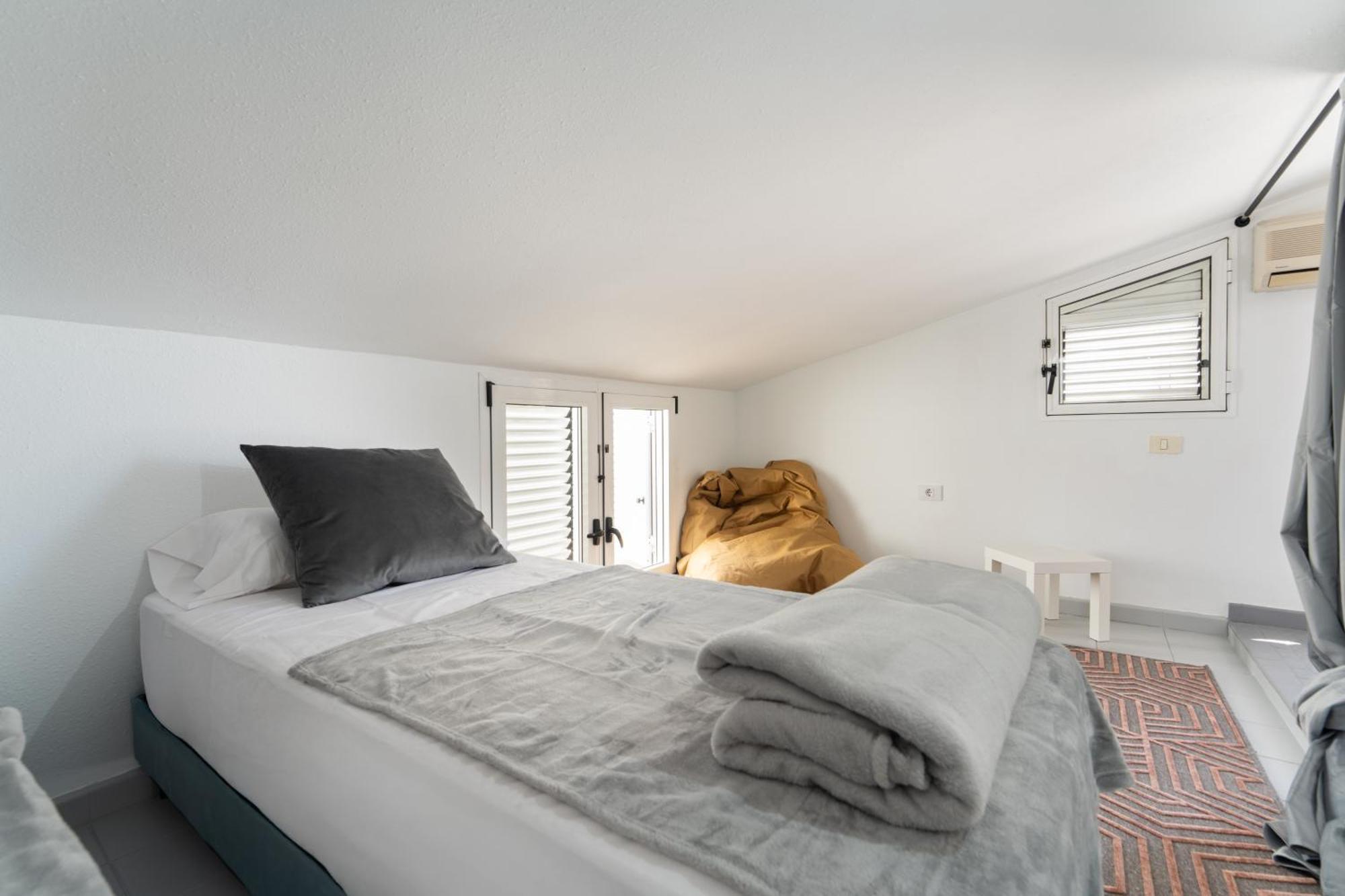 Rooftop Pamro - Private Jacuzzi - Fitness Area - Free Wifi - Air Conditioner - Pool - Modern & Comfortable - Sunnygolf *