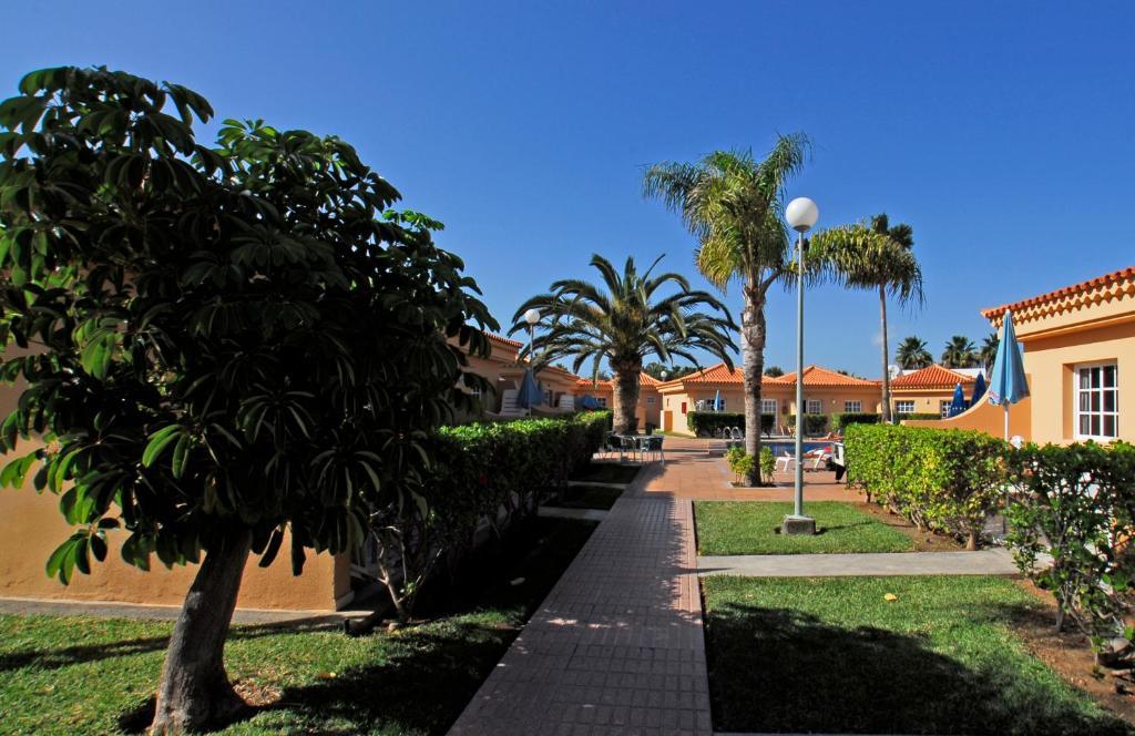Claveles Park